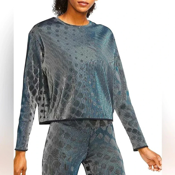 Nike RUNNING DIVISION Sz S Mid Layer Top CU6168 Holographic Ribknit Athletic - Picture 1 of 13